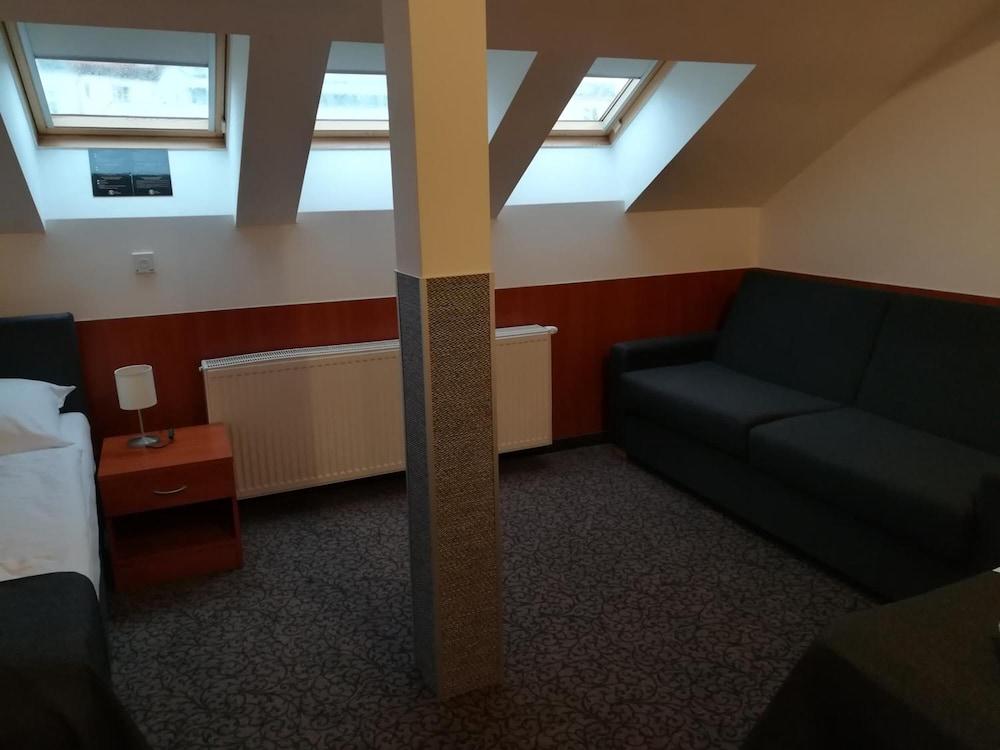 Zlatá Váha Hotel 3*